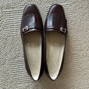 Vintage burgundy Joan & David loafers, like new.